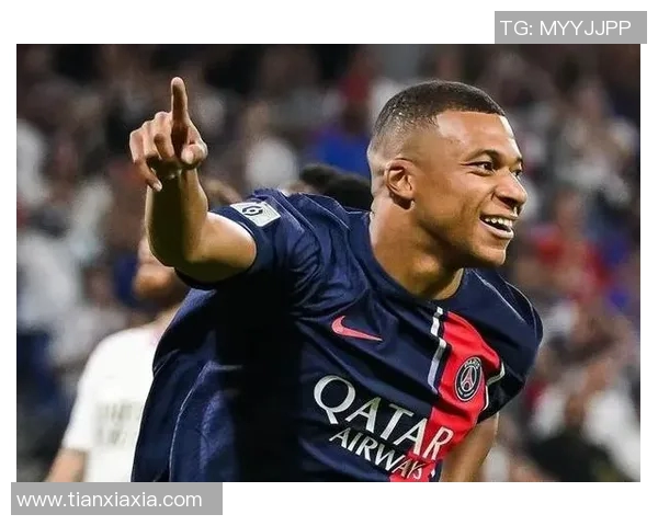 里昂主场大胜巴黎圣日耳曼，射手特奥费科尔梅开二度狂欢球迷